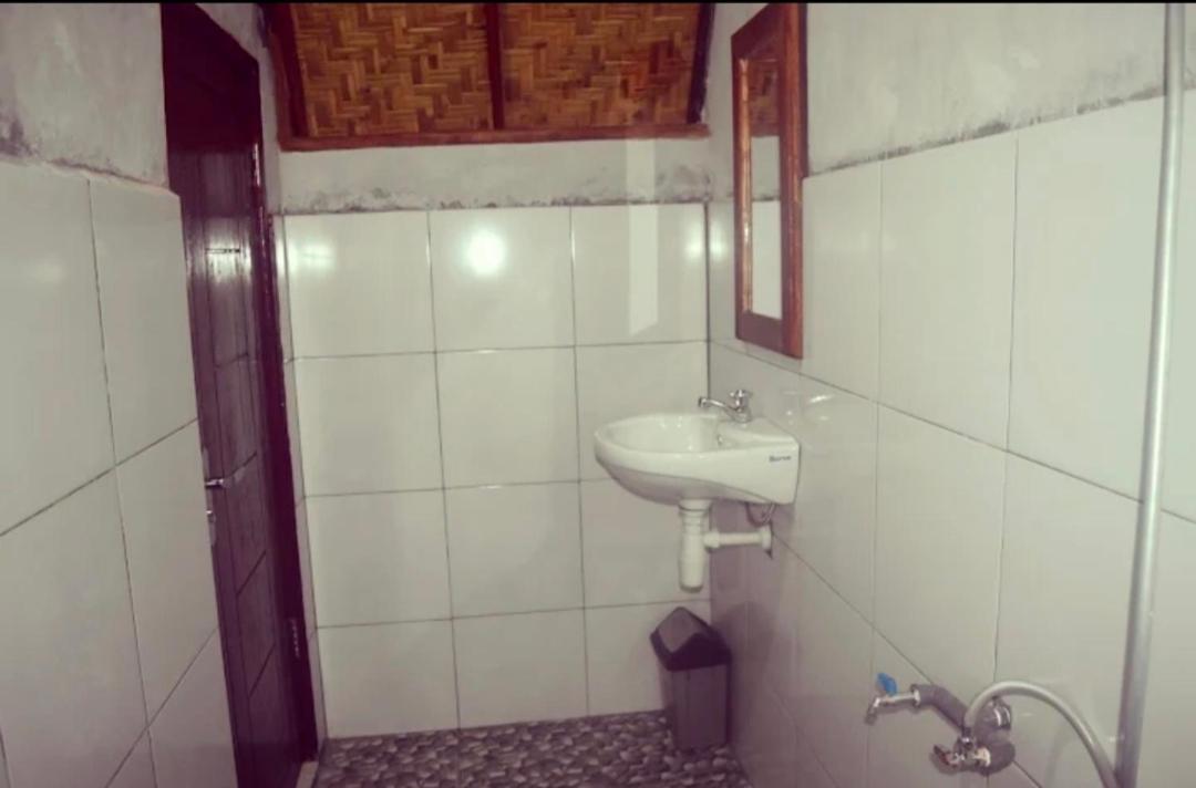 Putri Nyale Bungalow Kuta  Zewnętrze zdjęcie