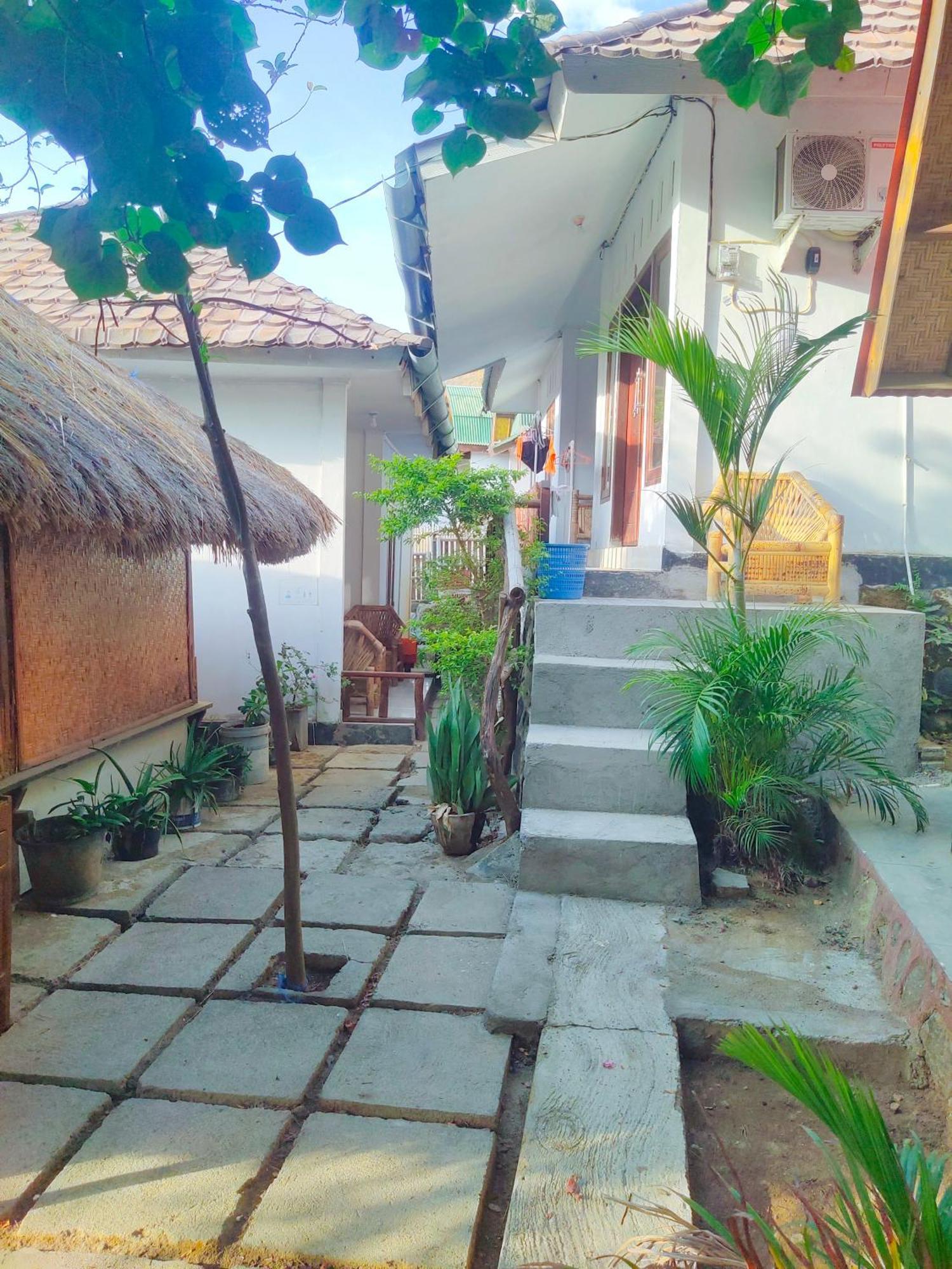 Putri Nyale Bungalow Kuta  Zewnętrze zdjęcie